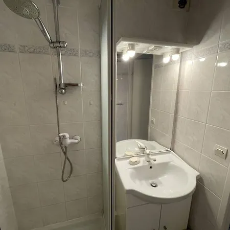 T3 Avec Piscine, Parking, Animaux Admis, Saint-cyprien - Fr-1-106-52 *